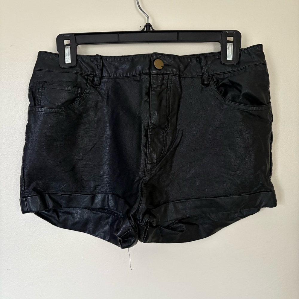 Forever 21 Faux Leather Black Shorts Size 28